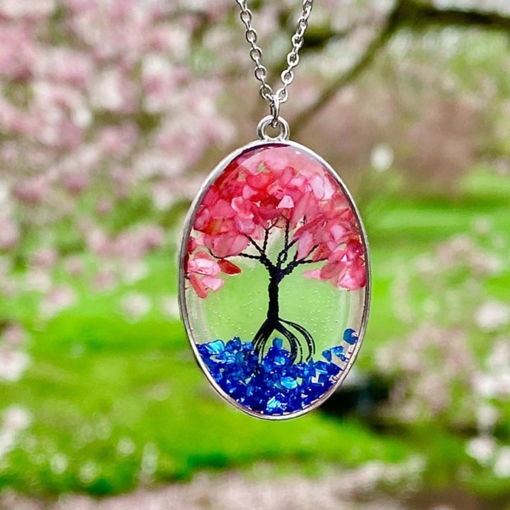 NWT Crystal Tree of Life necklace
